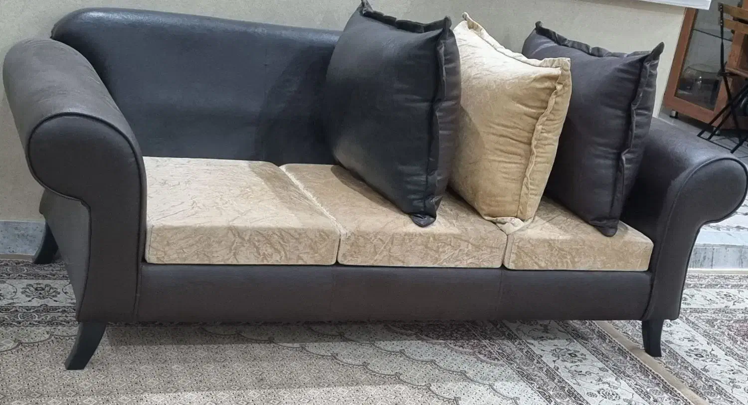 مبل ۷نفره به همراه۳ عدد میز قیمت توافقی|مبلمان خانگی و میز عسلی|سبزوار, امیر کبیر|دیوار