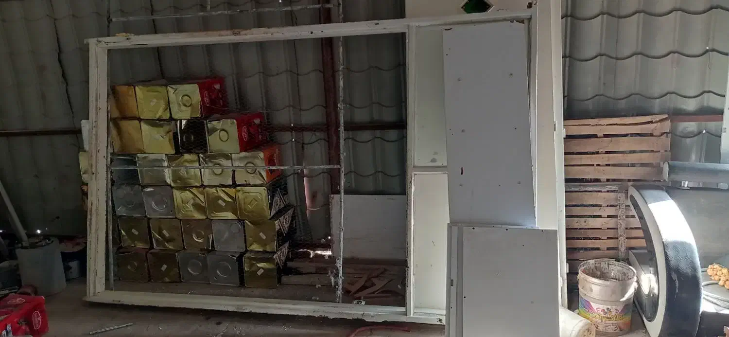 چهارچوب کف پهن و در چوبی تمیز|مصالح و تجهیزات ساختمان|قم, قلعه کامکار|دیوار