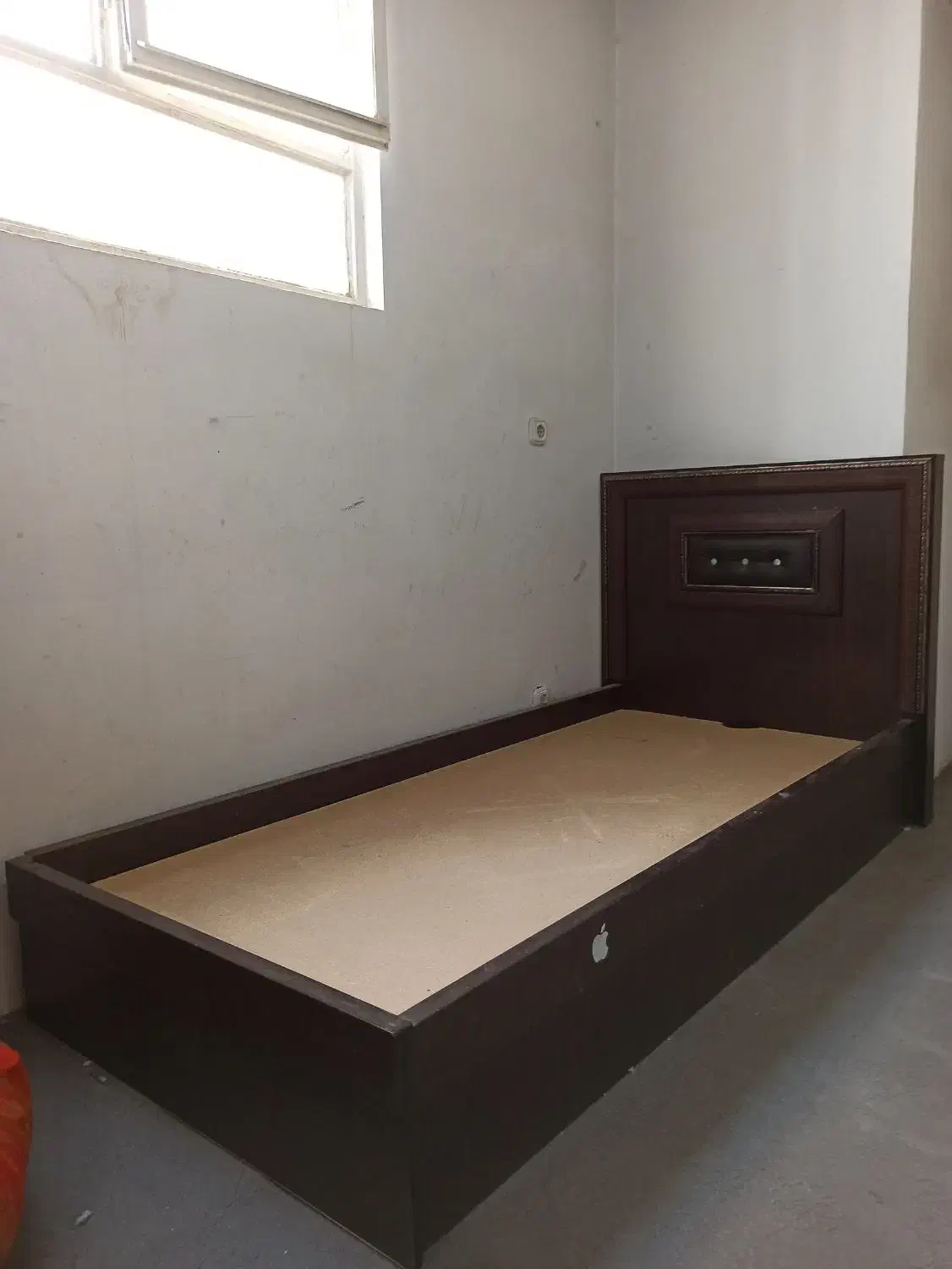 تخت یک نفره/کتابخانه/میزناهارخوری/پاتختی/میزتلفن|مبلمان خانگی و میز عسلی|مشهد, تربیت (صدف)|دیوار