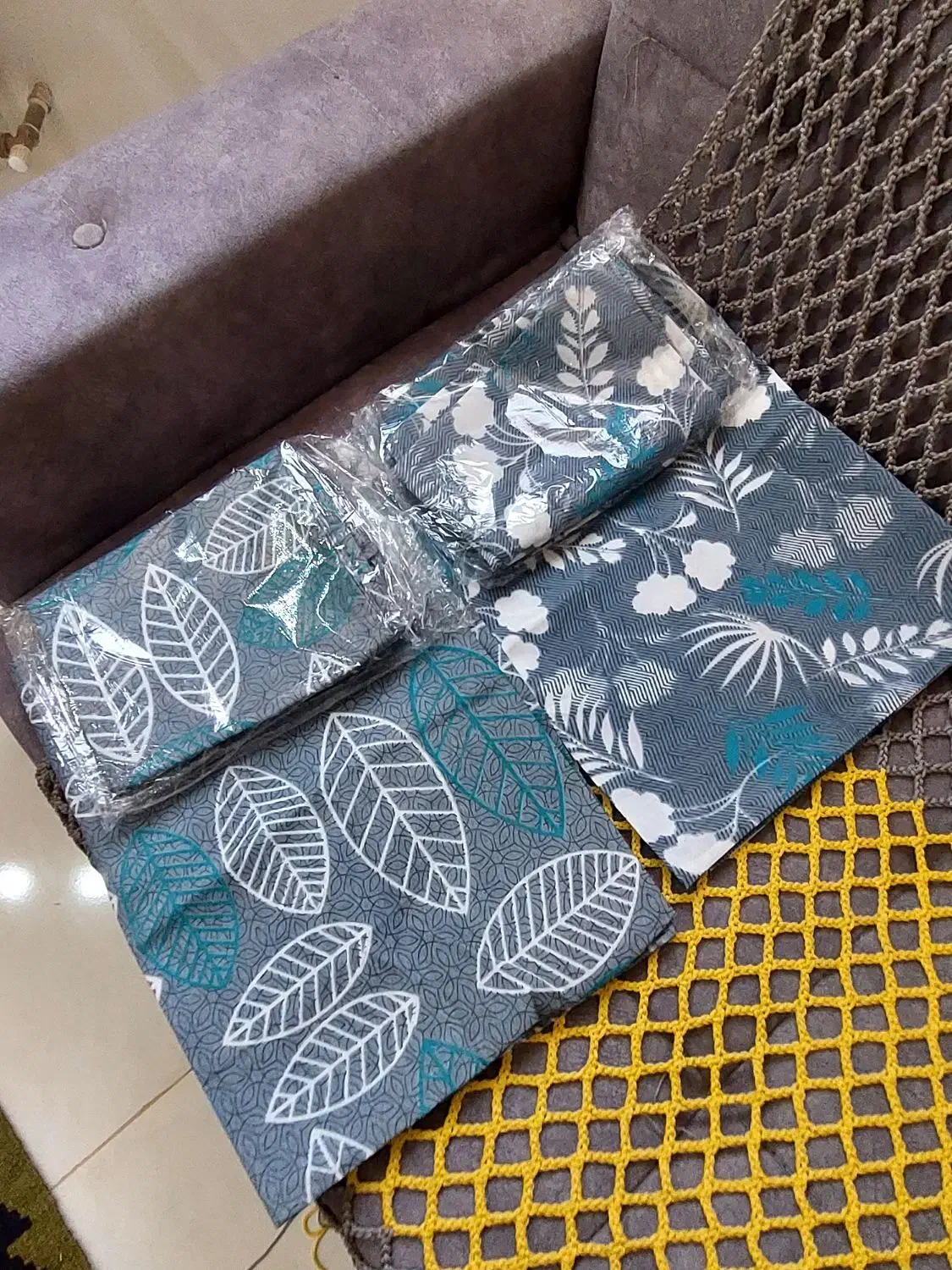 رو بالشتی نو آکبند|رختخواب، بالش، پتو|گلبهار, شهر جدید گلبهار|دیوار