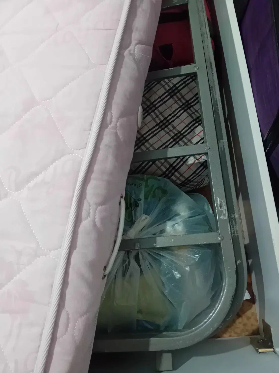 سرویس خواب دو نفره|تخت و سرویس خواب|اندیشه, اندیشه فاز ۱|دیوار