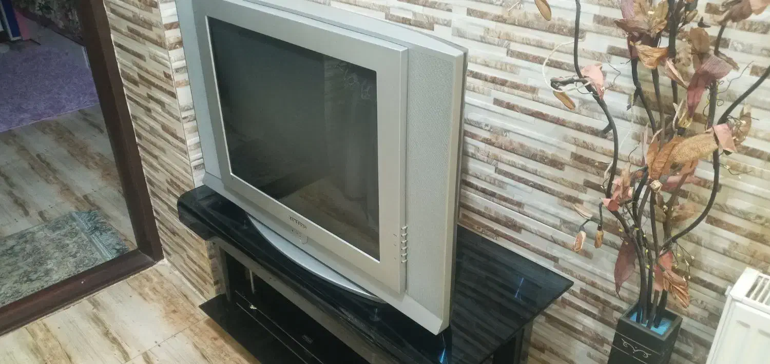 تلویزیون ۲۹اینچ سامسونگ اصل کره به همراه میز|تلویزیون و پروژکتور|قائمشهر, |دیوار