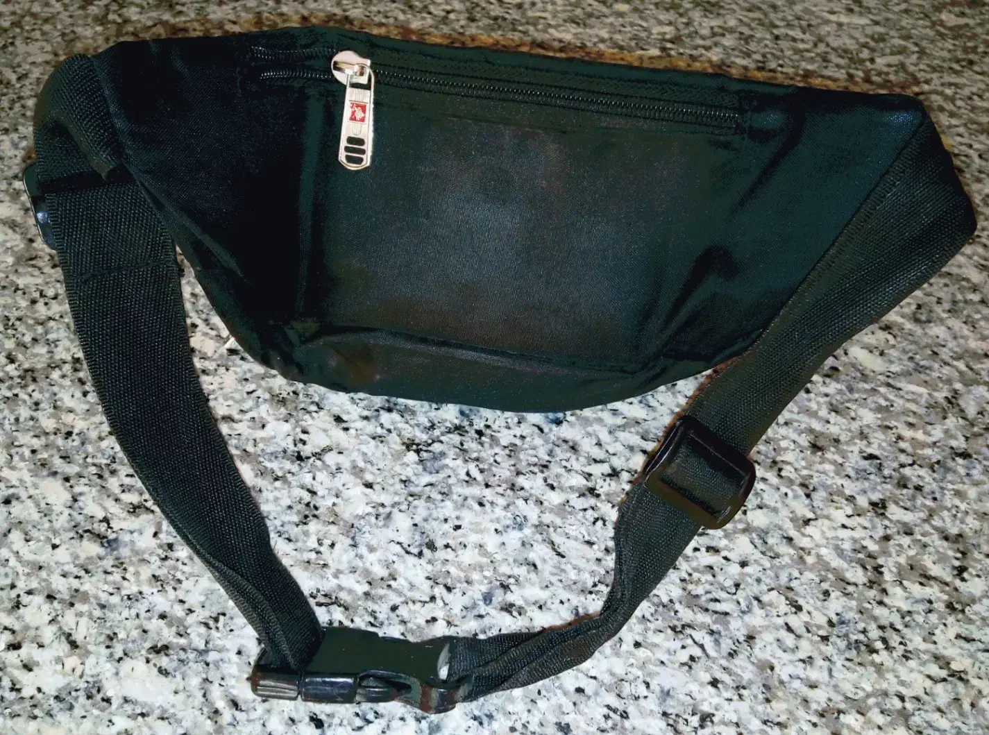 کیف کمری مشکی و جادار|کیف، کفش، کمربند|خمینی‌شهر, |دیوار