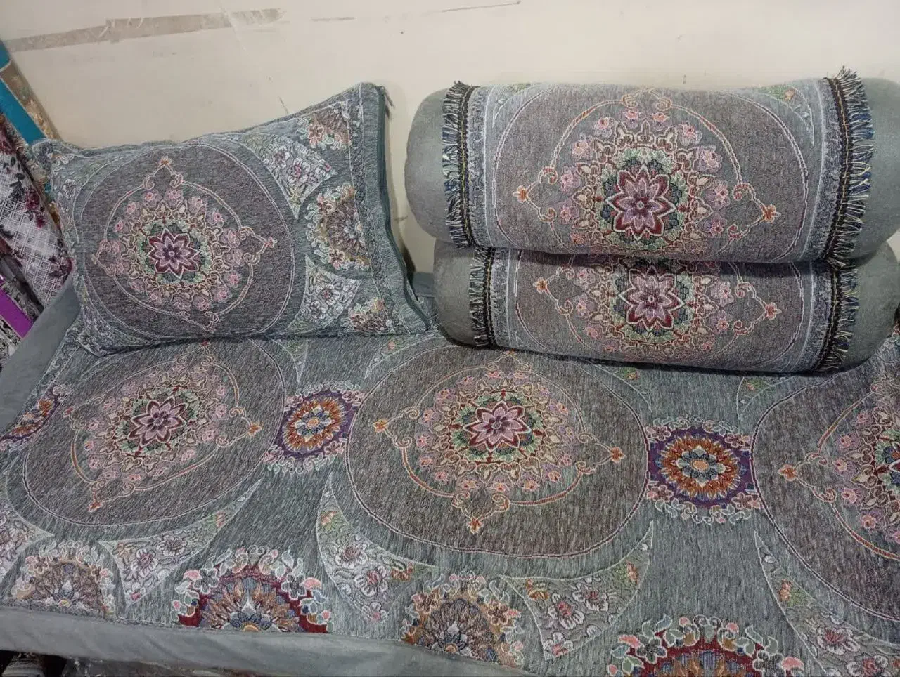 فروش عمده کناره ،تشک،روبالشت، پتو چادر مسافرتی|رختخواب، بالش، پتو|فرخشهر, |دیوار