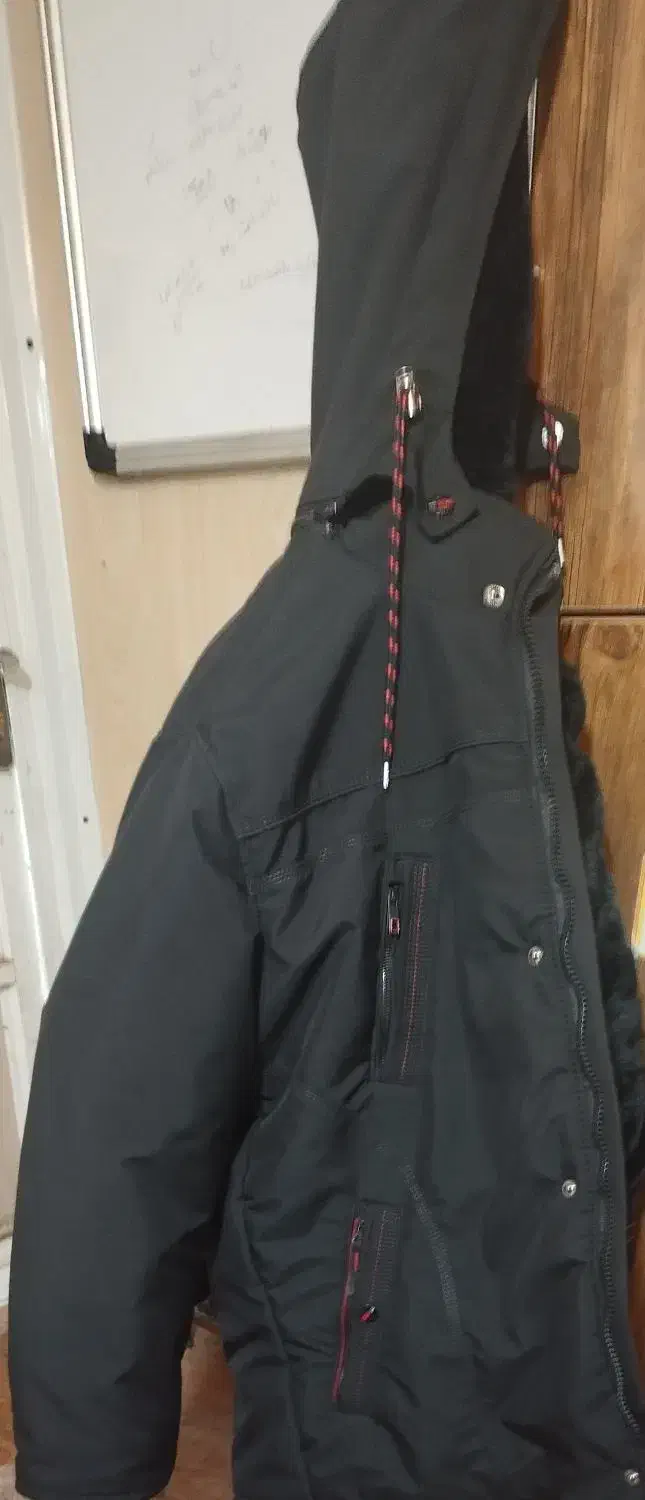 کاپشن|لباس|شیراز, دلجو|دیوار