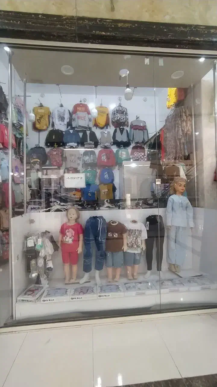 ویترین لباس بچگانه|فروشگاه و مغازه|مشهد, عیدگاه|دیوار