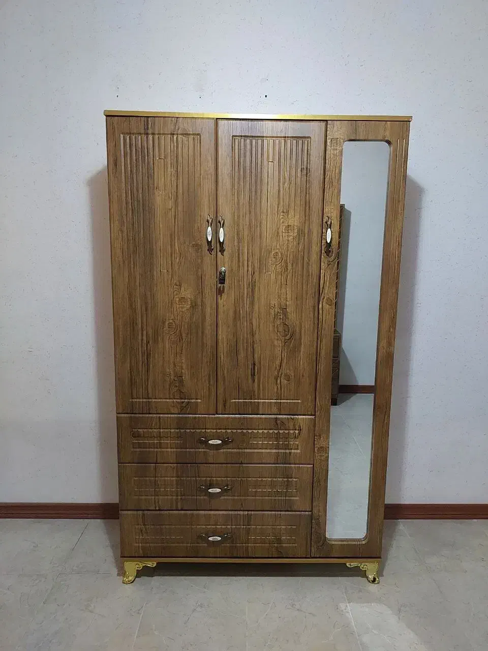 تخت‌‌خواب یک نفره‌ و کمد‌ومیزآرایش|تخت و سرویس خواب|سیرجان, |دیوار