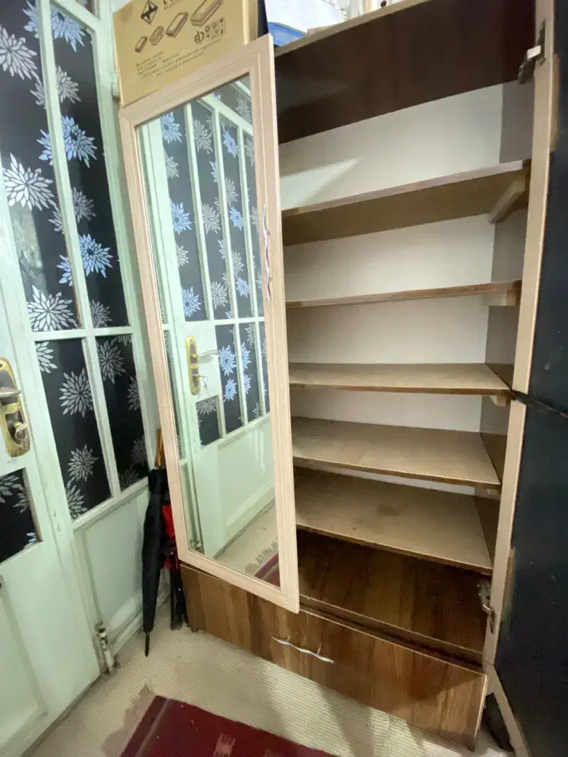 جاکفشی|جاکفشی، کمد، دراور|اهواز, زیتون کارگری|دیوار