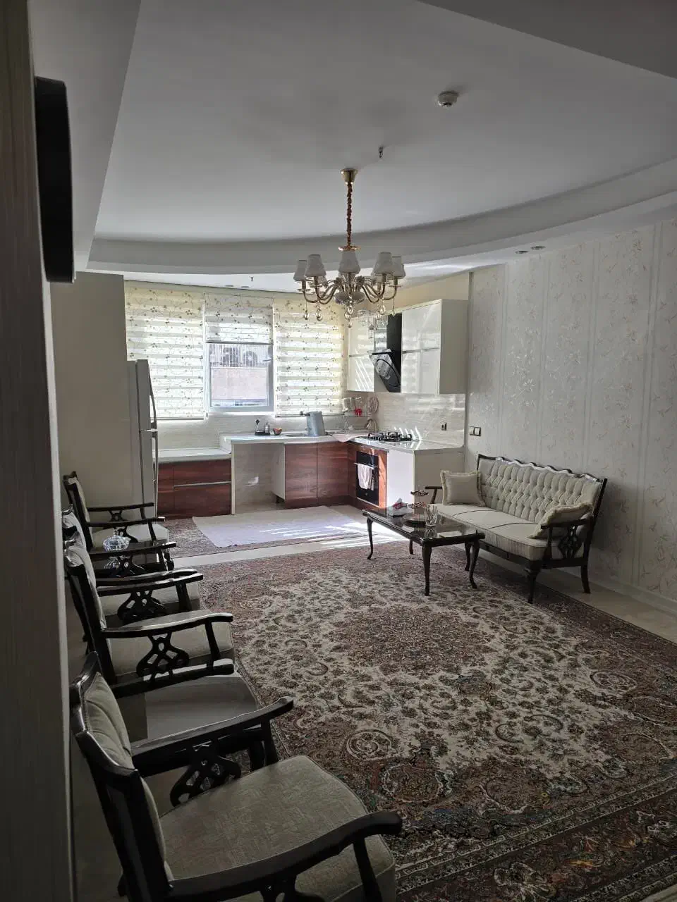 ۷۰ متر برج مجلل رویال کلاسیک، سوسن آبادی