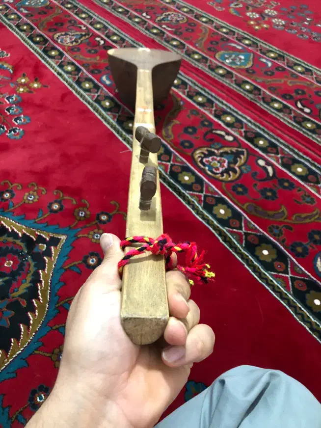 دمبوره|سازهای سنتی|ورامین, ورامین|دیوار