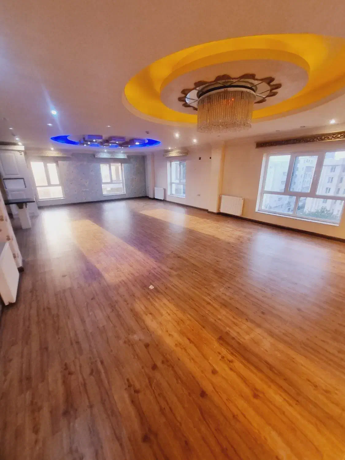 اپارتمان تک واحد ۱۸۶ متر سند ملک خیابان گل|فروش آپارتمان|بابل, |دیوار