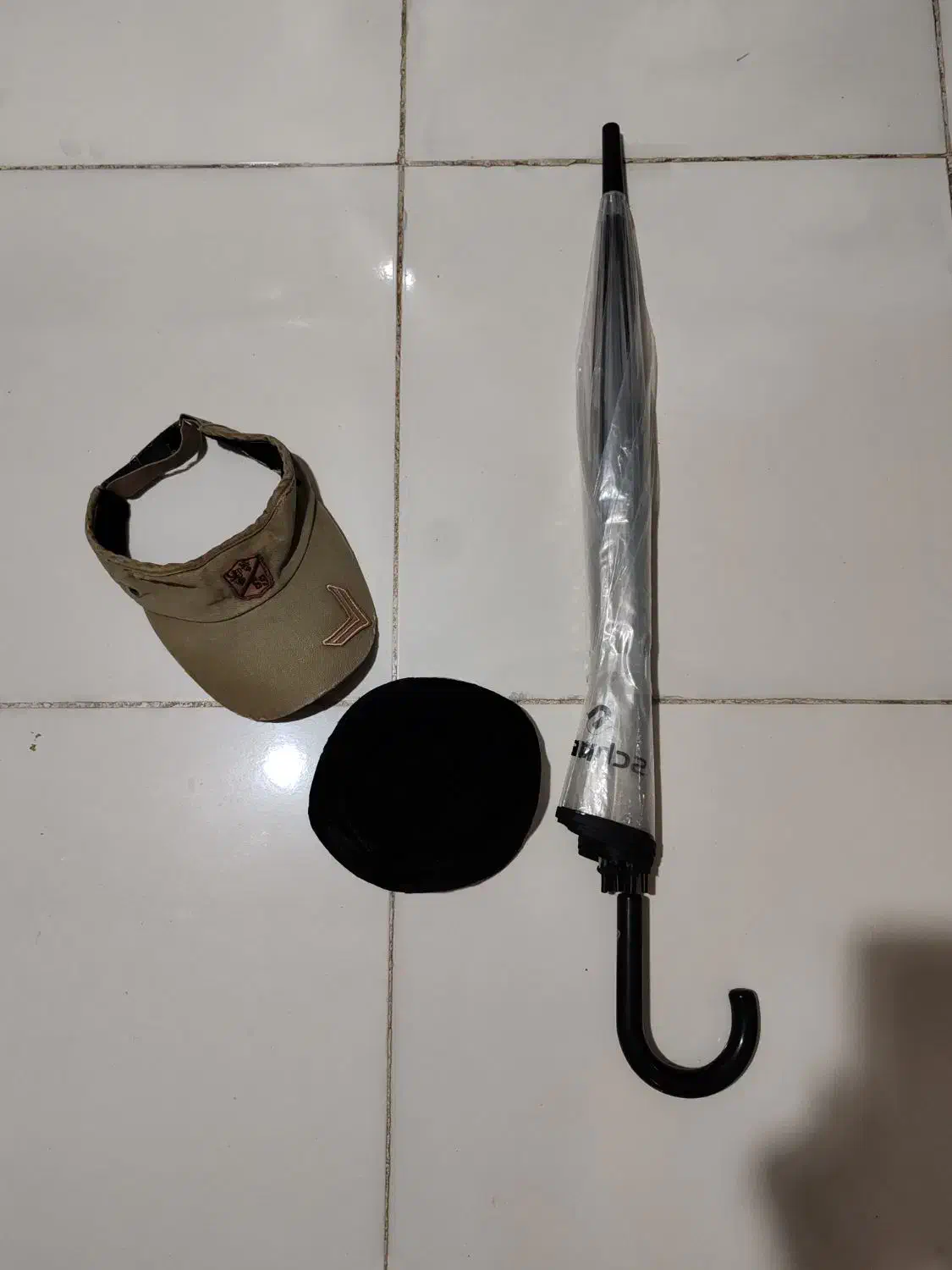 یک عددچترشیشه ای شفاف نومدل شوان و۲عددکلاه کارکرده|عمدهفروشی|کرمانشاه, |دیوار