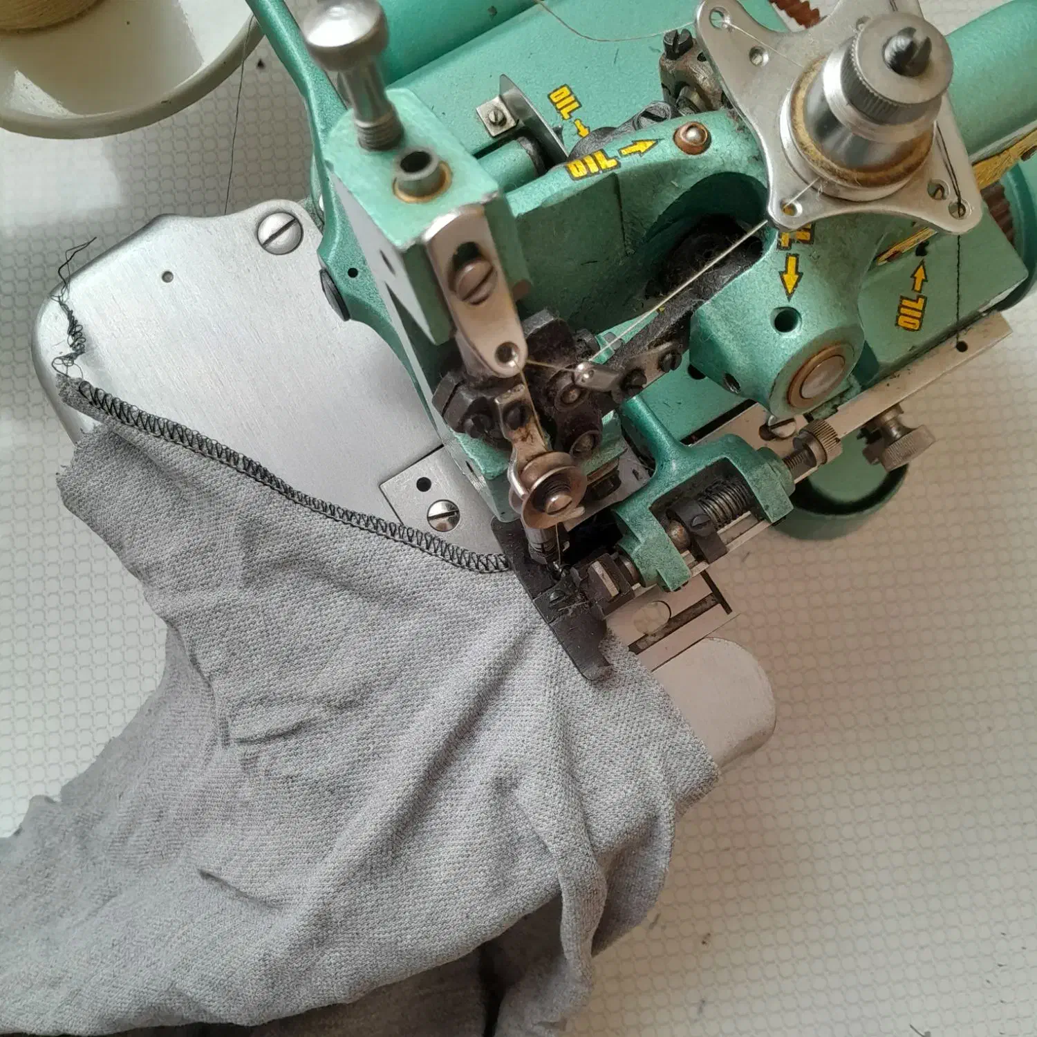 چرخ صنعتی به همراه سردوز|چرخ خیاطی و ریسندگی|بانه, |دیوار