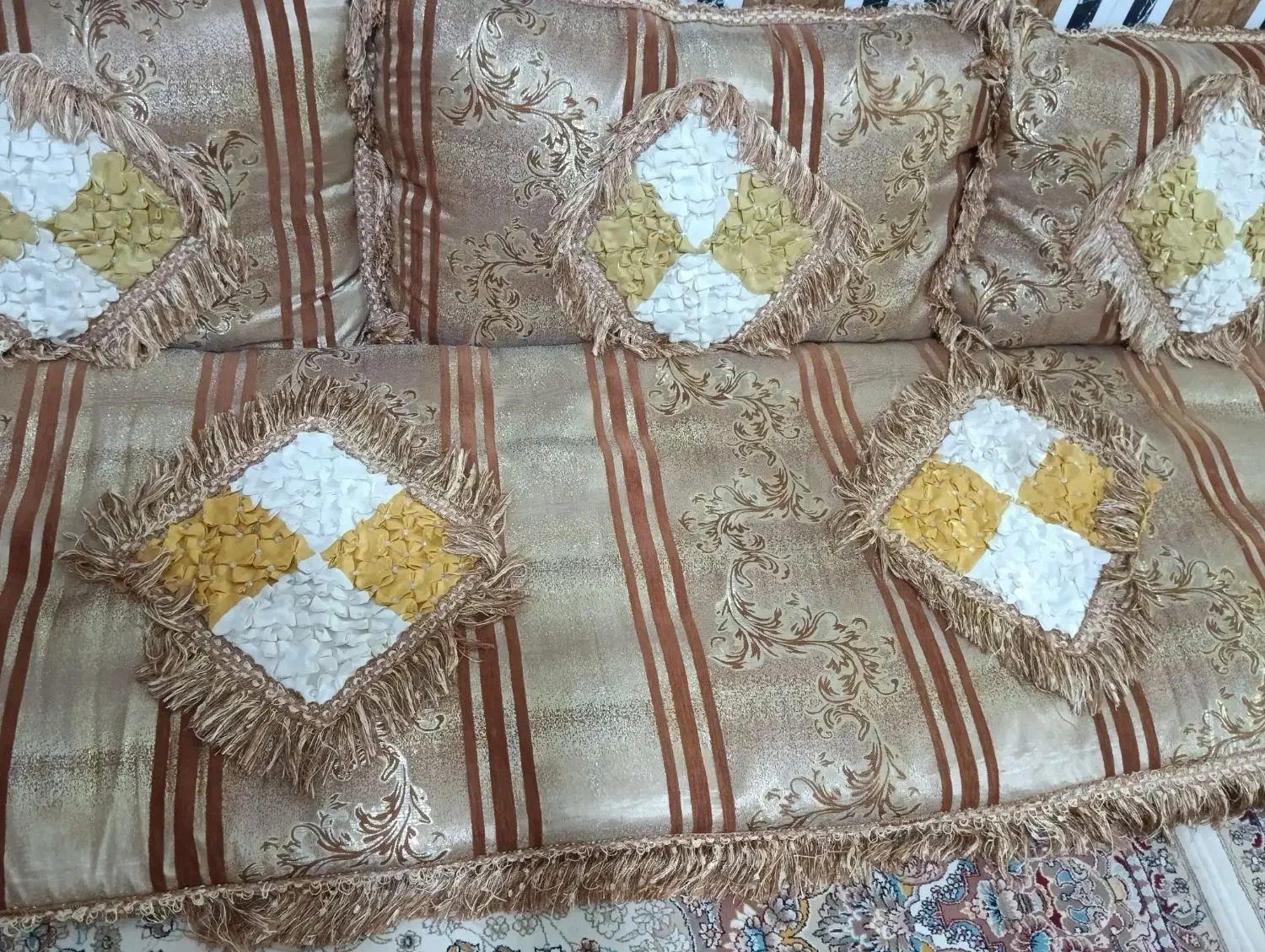 بالشت با کناره|رختخواب، بالش، پتو|زابل, |دیوار