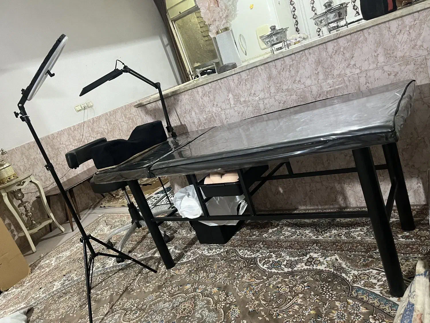 تخت و صندلی|آرایشگاه و سالن‌های زیبایی|نیشابور, ابراهیمی|دیوار