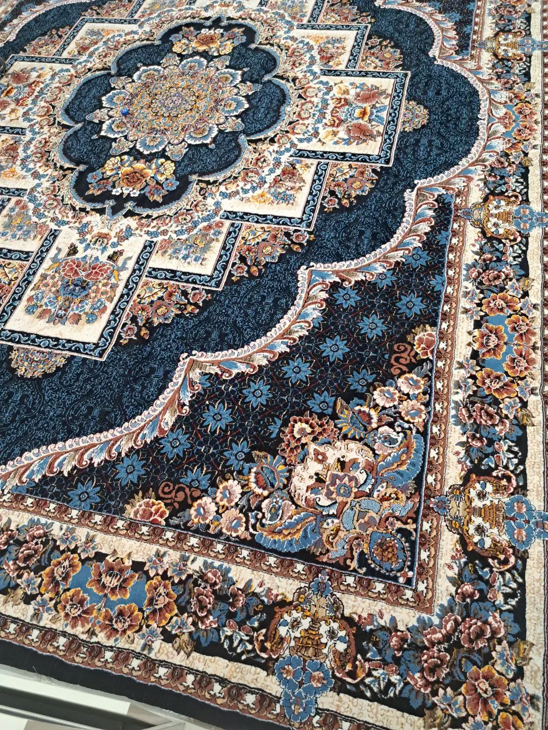 فرش ۱۲ متری و زیر تلویزیونی|فرش|بندر گناوه, |دیوار