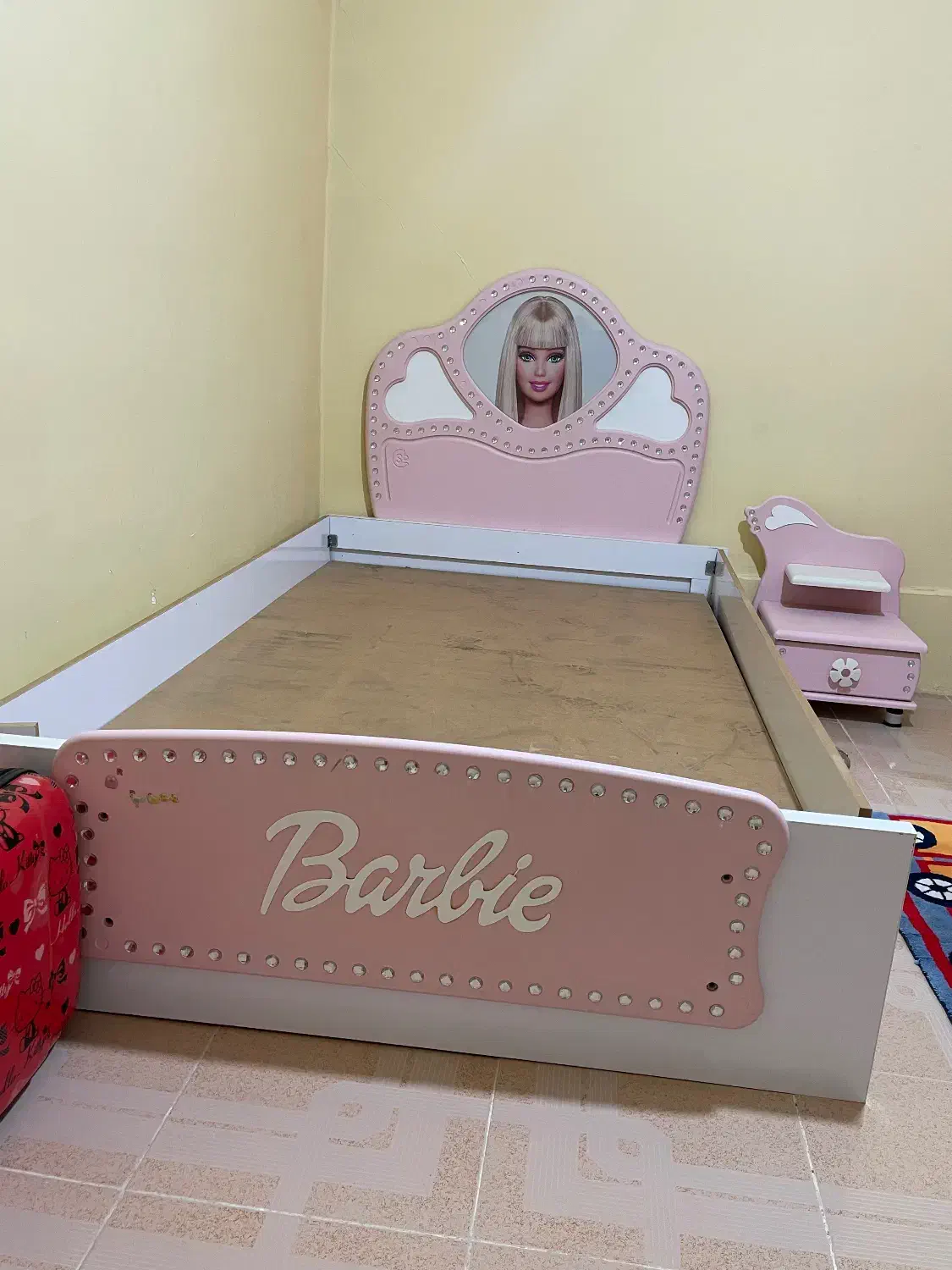 سرویس خواب باربی|تخت و سرویس خواب|خرم‌آباد, |دیوار