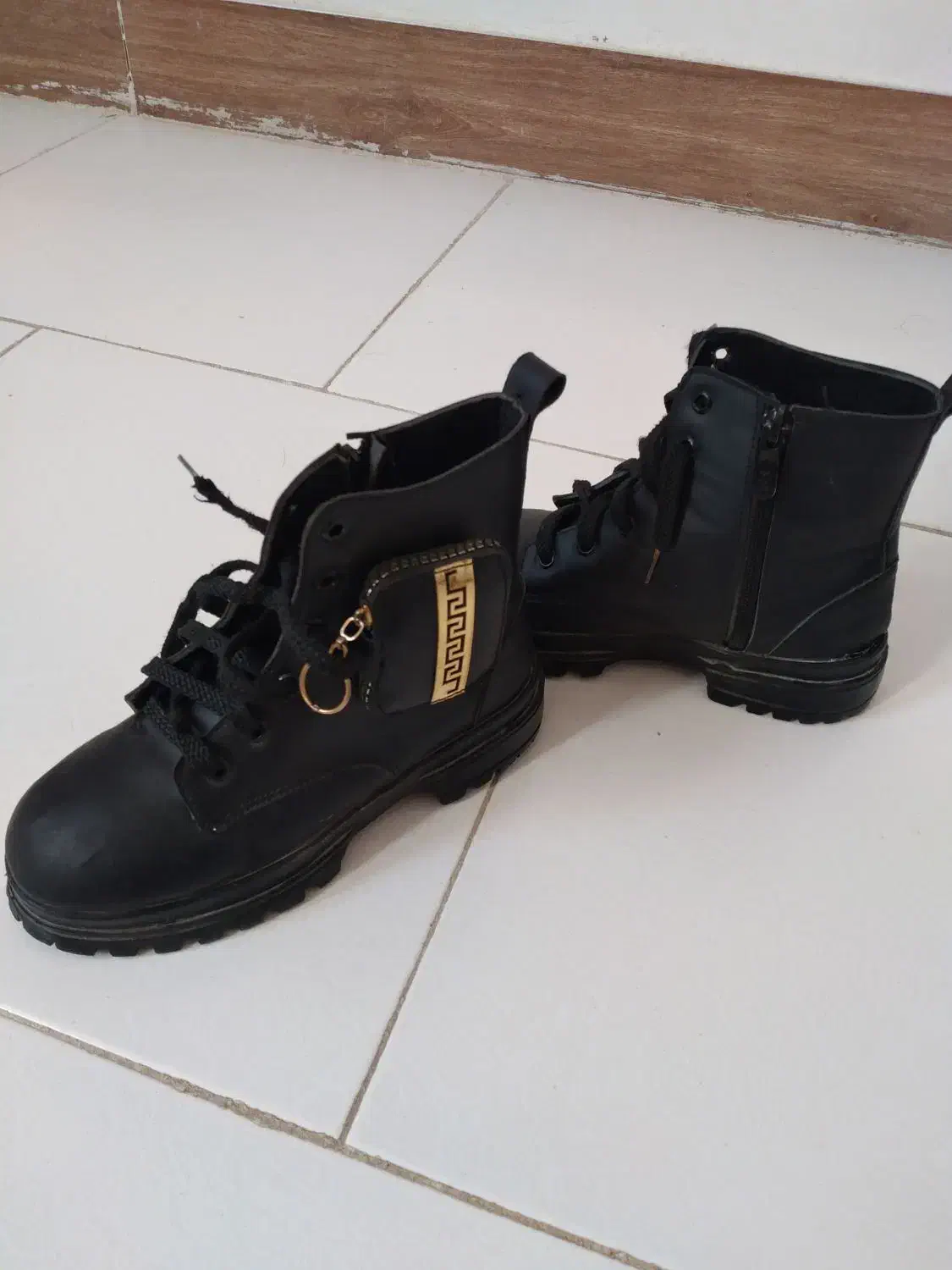 نیم بوت شماره ۳۳|کیف، کفش، کمربند|اسفراین, |دیوار