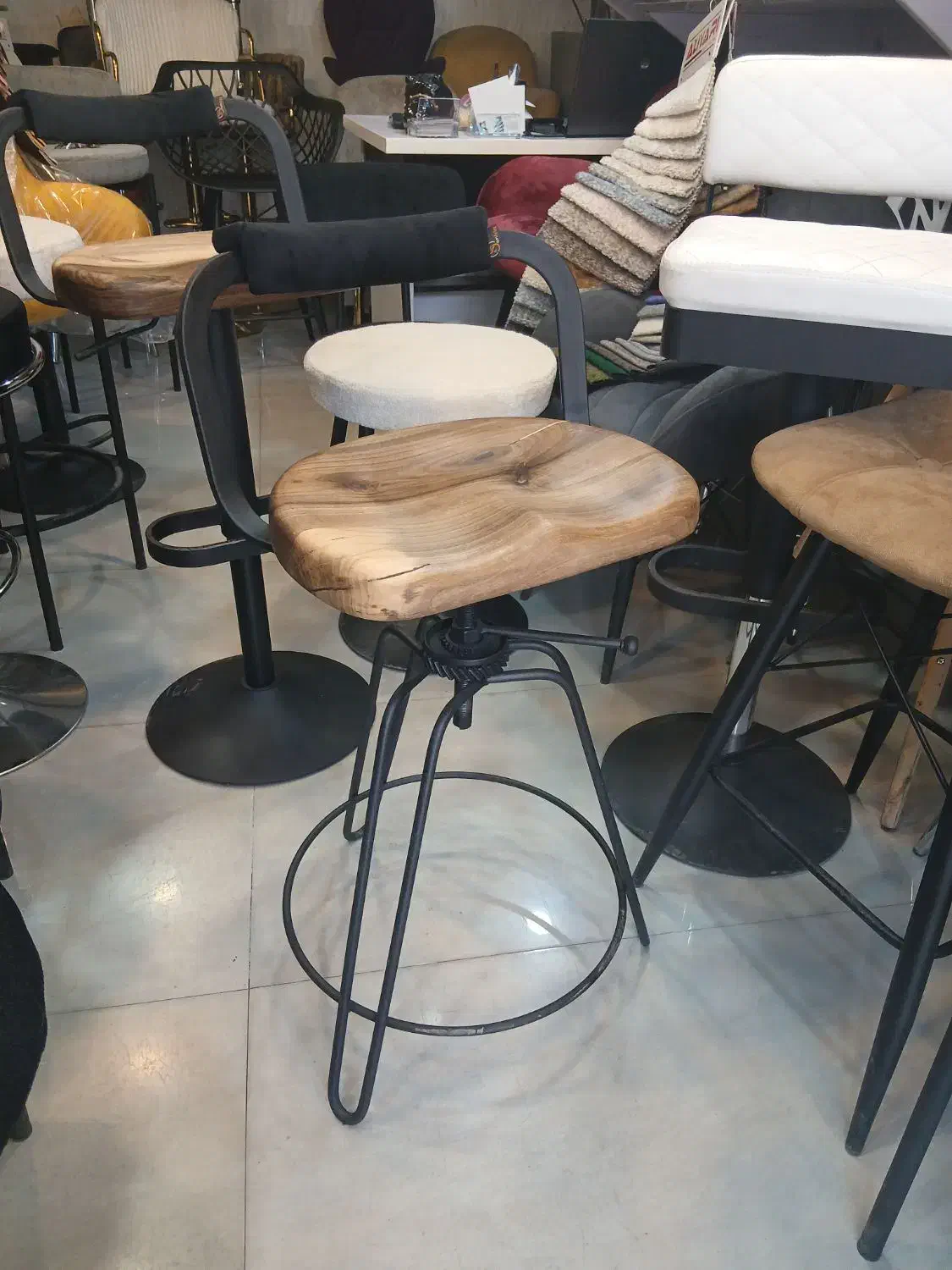 اپن جکدار کف چوب گردو|صندلی و نیمکت|شیراز, وصال|دیوار