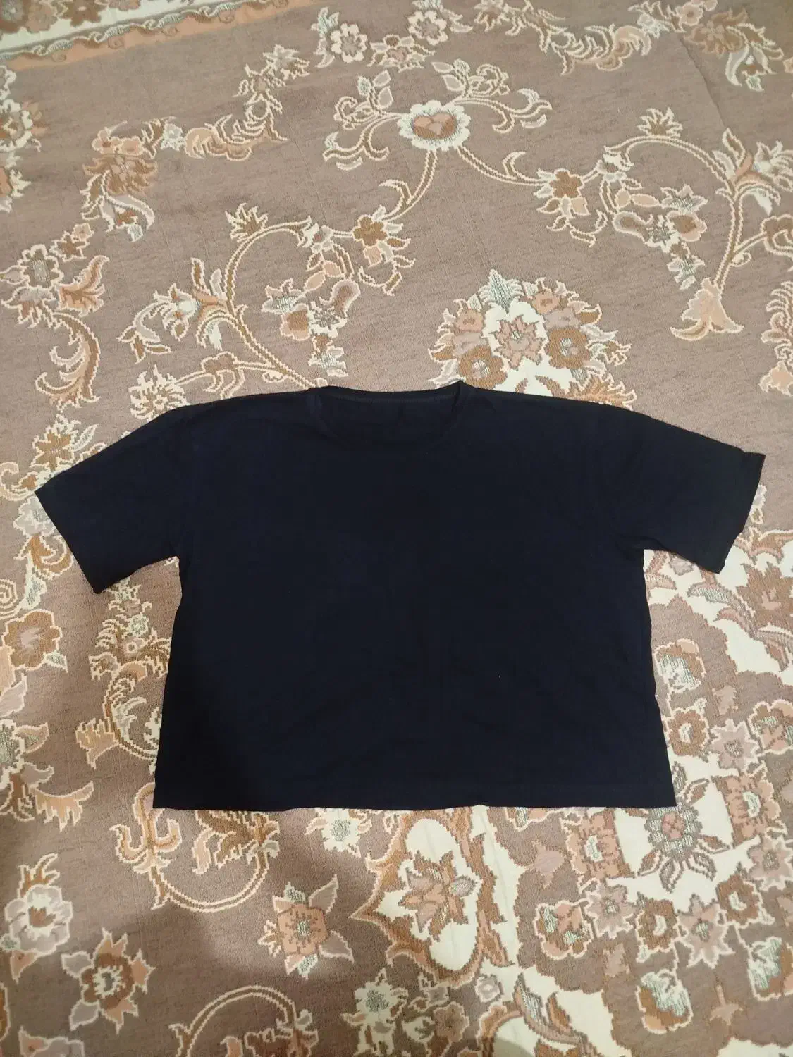 تیشرت مشکی کوتاه|لباس|بندر انزلی, انقلاب|دیوار