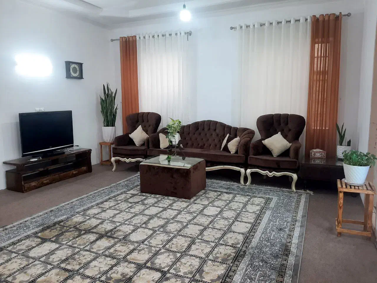 مبل ۷ نفره ی سالم و میز ناهارخوری ۴ نفره|مبلمان خانگی و میز عسلی|محمودآباد, |دیوار