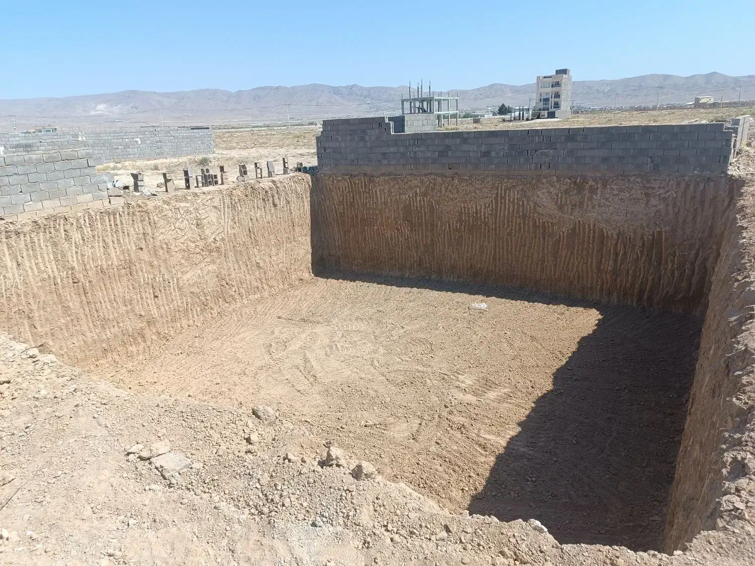 بیل میکانیکی لاستیکی و زنجیری ومینی بیل|خدمات پیشه و مهارت|بجنورد, |دیوار