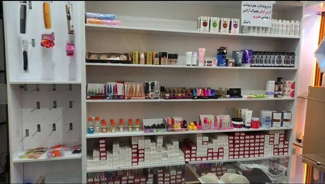 قفسه و ویترین|فروشگاه و مغازه|میانه, |دیوار