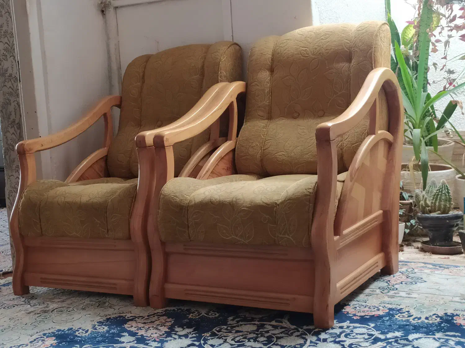 مبل|مبلمان خانگی و میز عسلی|شیراز, قلعه شاهزاده بیگم|دیوار