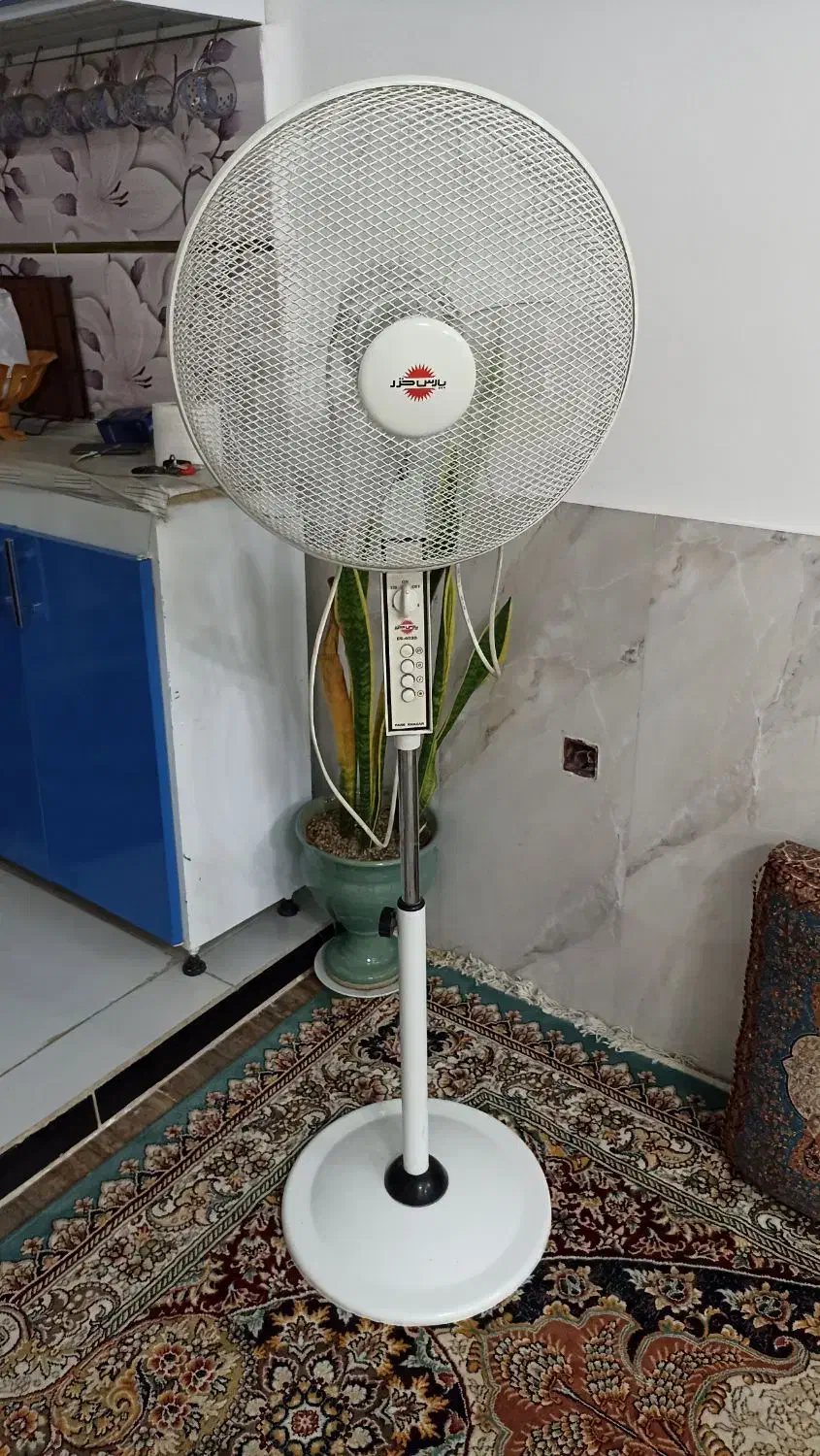 دوعدد پنکه پارس خزر پایه بلند صحیح وسالم|پنکه و تصفیهکنندهٔ هوا|مشهد, خواجه ربیع|دیوار