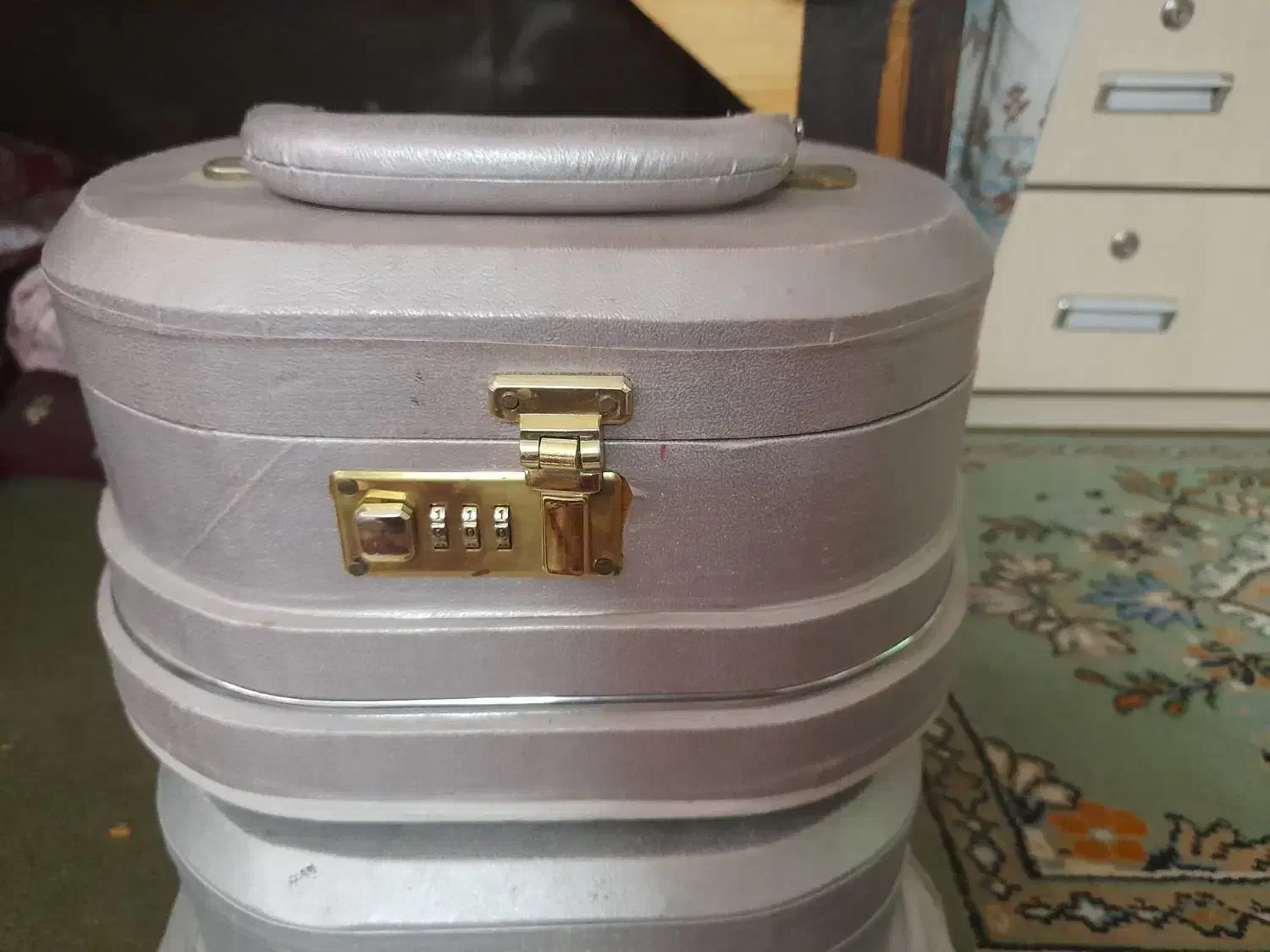 جعبه لوازم آرایش|آرایشگاه و سالن‌های زیبایی|سمنان, |دیوار