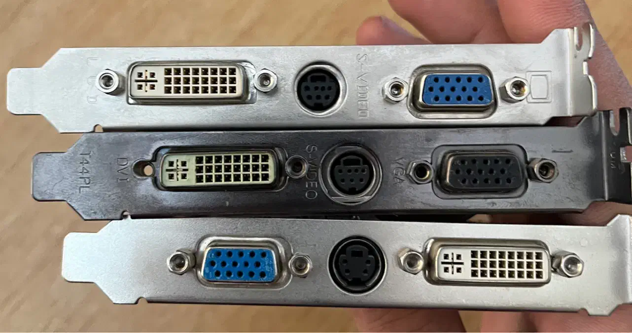 سه عدد کارت گرافیک|قطعات و لوازم جانبی رایانه|کرمانشاه, |دیوار