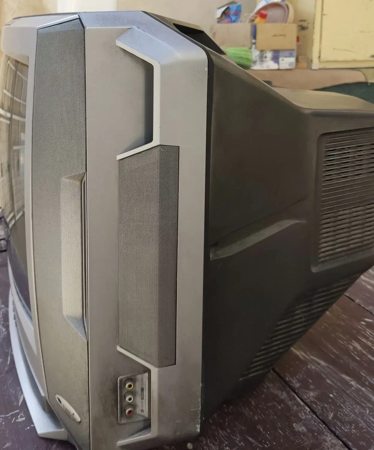 فروش تلویزیون بیت وچهار اینچ ال جی دست دوم سالم|تلویزیون و پروژکتور|برازجان, |دیوار