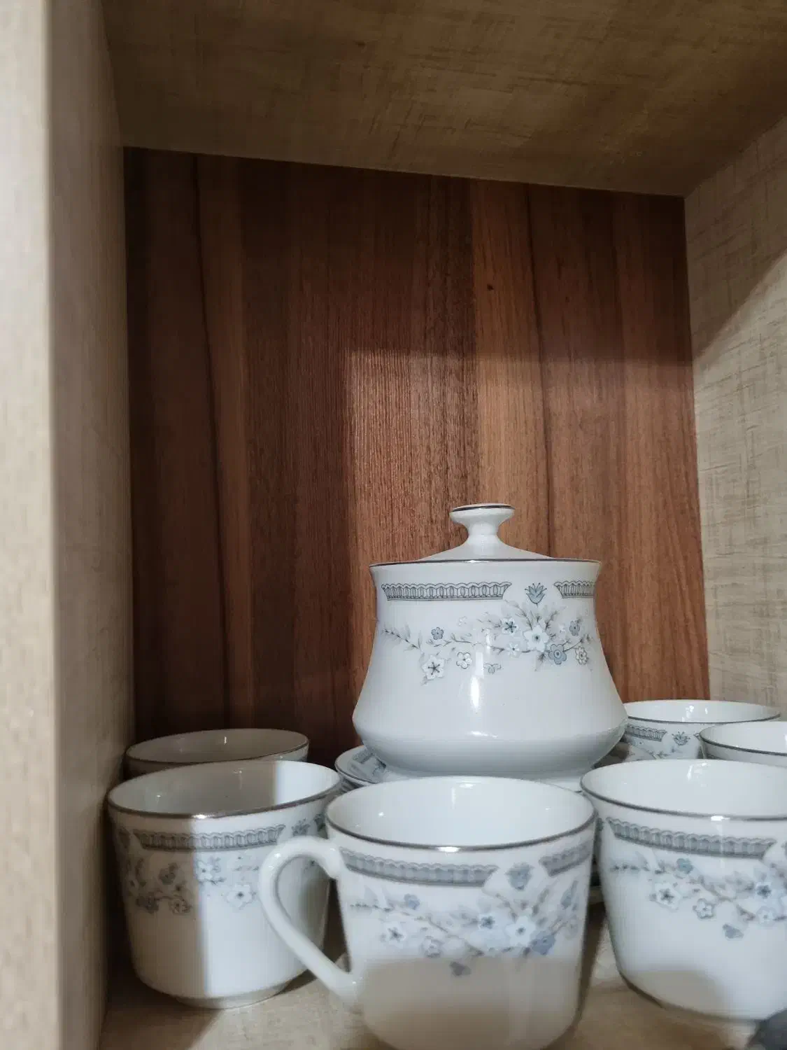 سرویس ۶نفره ژاپنی قدیمی(گل یخ)|ظروف سرو و پذیرایی|تهران, مختاری|دیوار