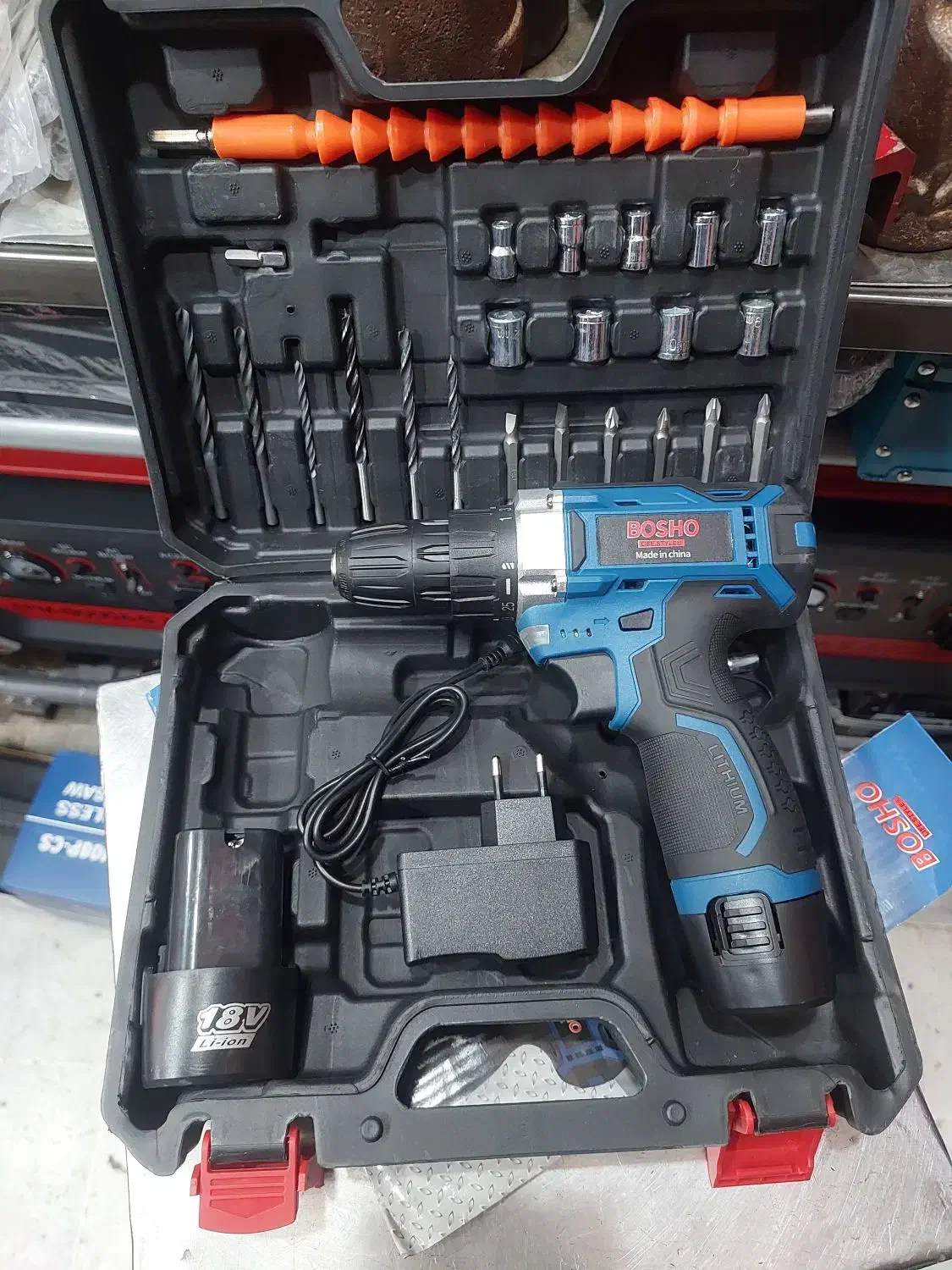 دریل شارژی ۱۸ ولت بوش ۲ باطری با جعبه ابزار|ماشینآلات صنعتی|شیراز, بازار|دیوار