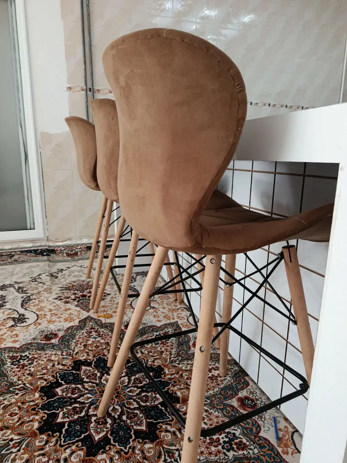 میز جزیره همراه با صندلی کلاسیک|میز و صندلی غذاخوری|سمیرم, |دیوار