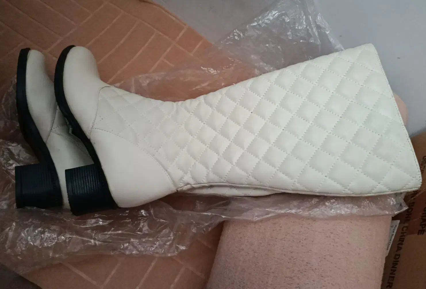 بوت(اصلا نپوشیدم)|کیف، کفش، کمربند|خوی, |دیوار