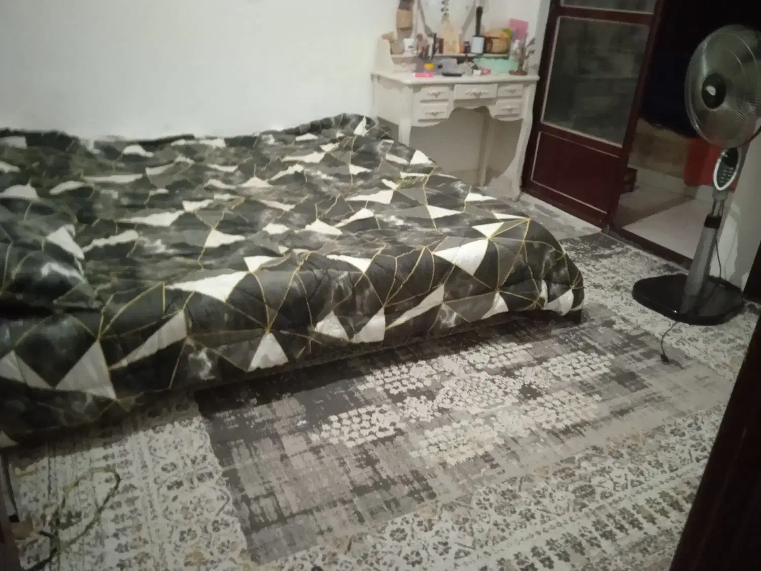 دوعدد فرش چهارمتری و شش متری|فرش|گرگان, |دیوار