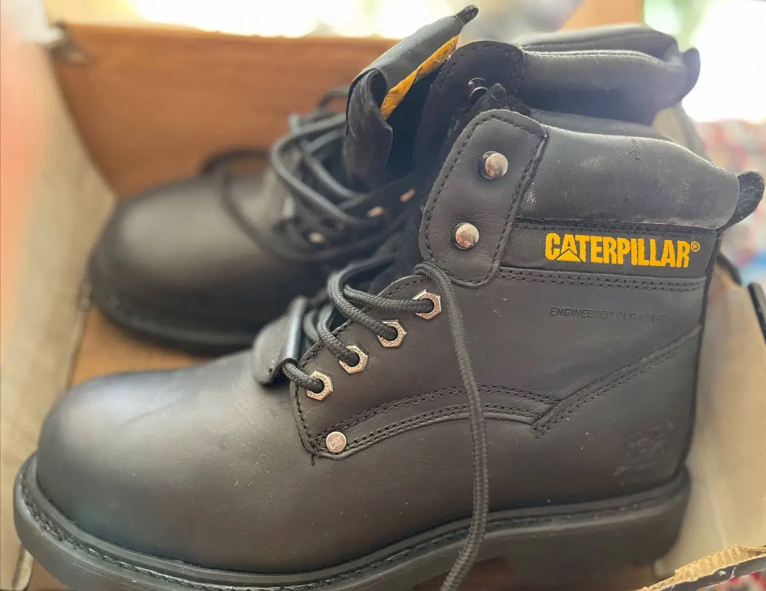 کفش اصل کاترپیلار|کیف، کفش، کمربند|رشت, لاکانی|دیوار