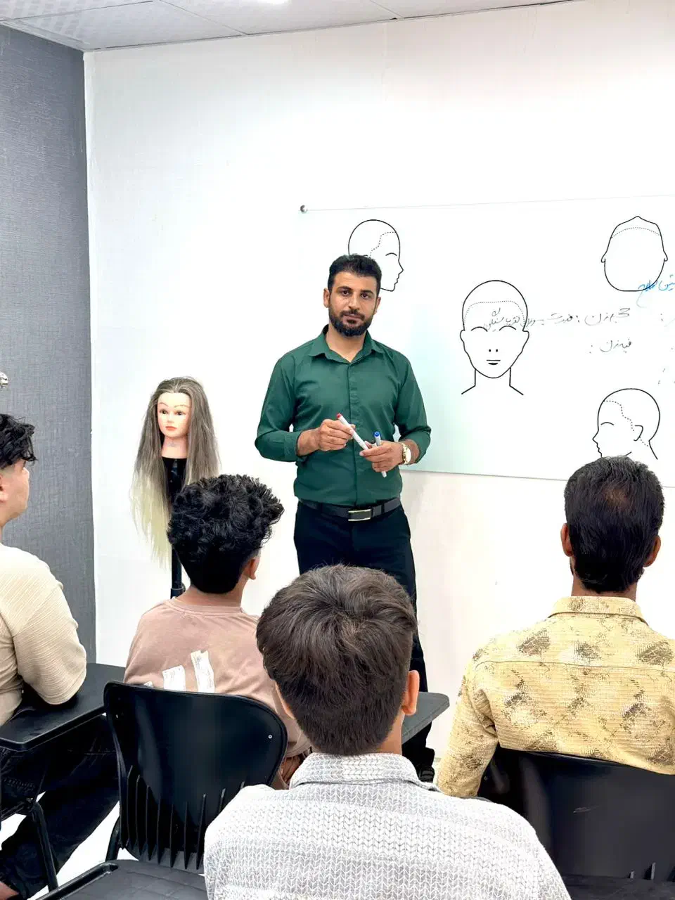 یکماه باید آرایشگر بشی|خدمات آموزشی|بهبهان, |دیوار