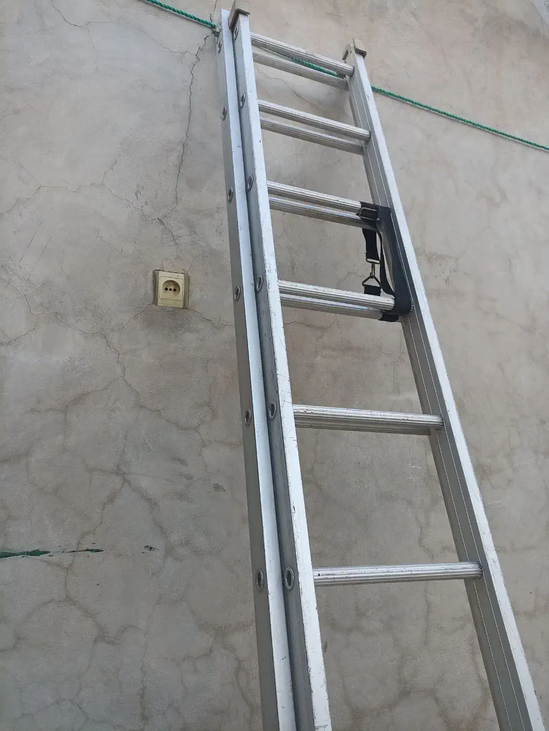 نردبان دو لنگ|ابزارآلات|قرچک, زیبا شهر|دیوار