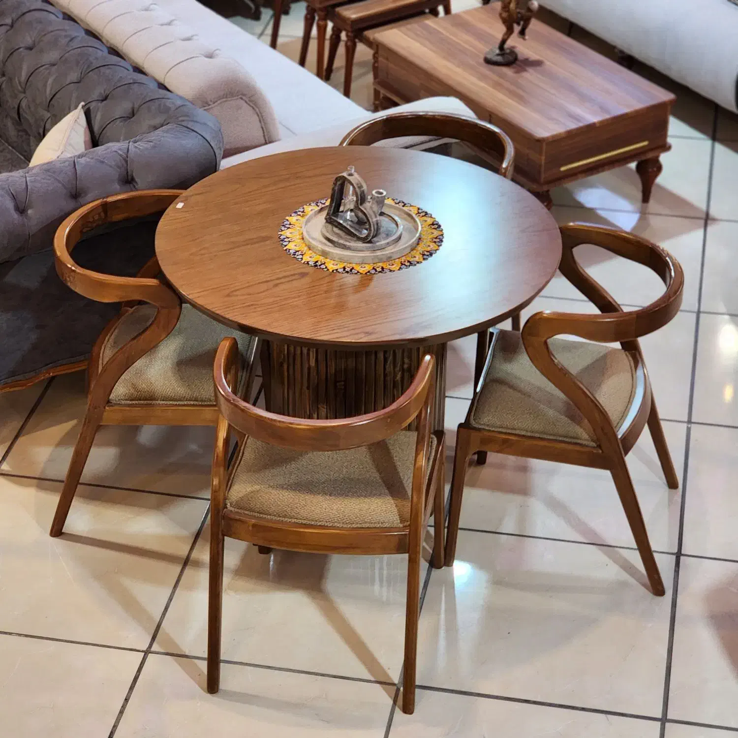 ۴۰ مدل نهارخوری کارگران ۲۰ در قصر جهیزیه الماس|میز و صندلی غذاخوری|بیرجند, |دیوار