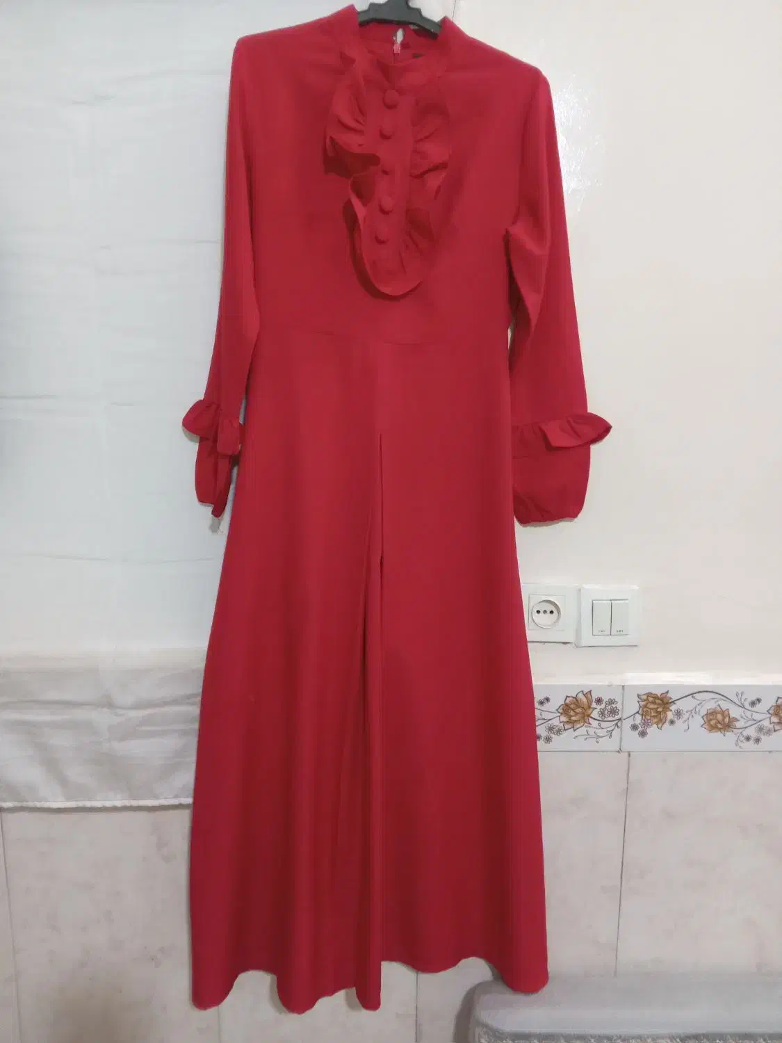 مانتو|لباس|رباط‌کریم, نصیرشهر|دیوار