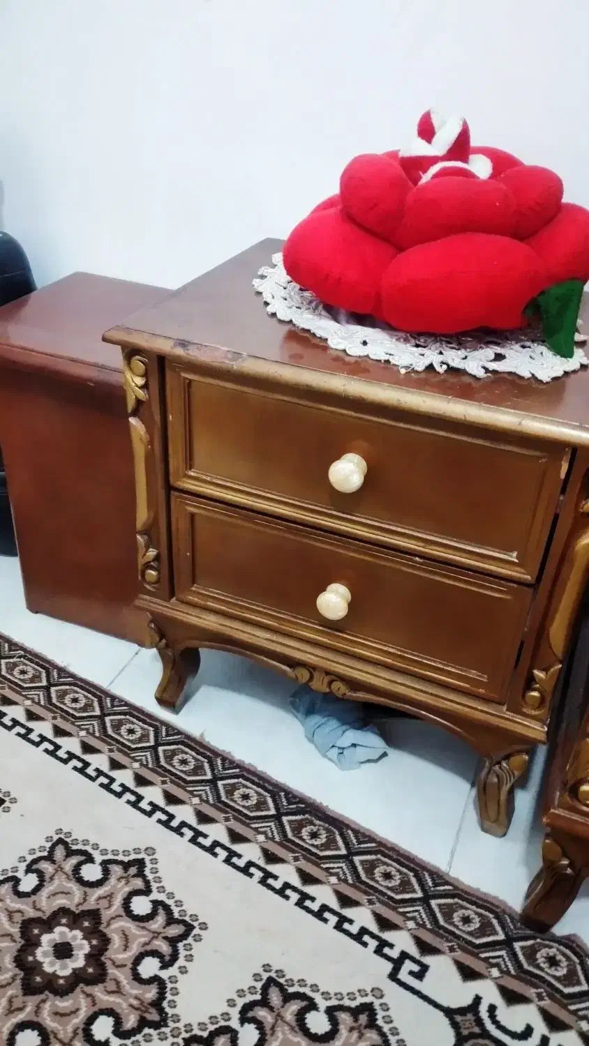 دو عدد عسلی و دراور و آیینه و صندلی آرایش|مبلمان خانگی و میز عسلی|پیشوا, |دیوار