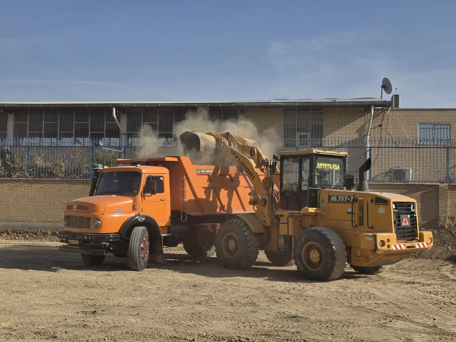 اجاره بیل مکانیکی پیکور و لودر|خدمات حمل و نقل|هشتگرد, شهرک گلها|دیوار