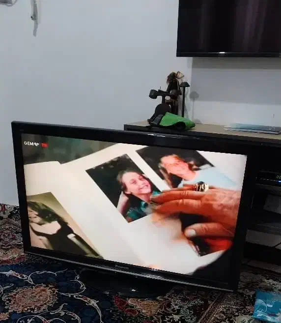 تلویزیون ۴۲ اینچ کارکرده|تلویزیون و پروژکتور|لاهیجان, حاجی آباد|دیوار