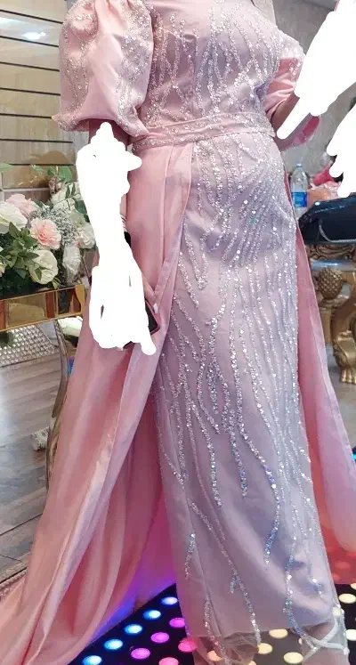 لباس مجلسی|لباس|رشت, هلال احمر|دیوار