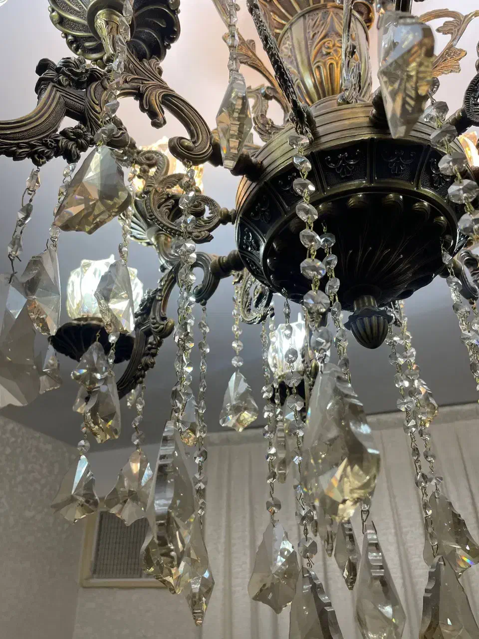 لوستر ۶ شاخه ۱۲ شعله برنجی سنگین|لوستر و چراغ آویز|تهران, قصر فیروزه ۲|دیوار