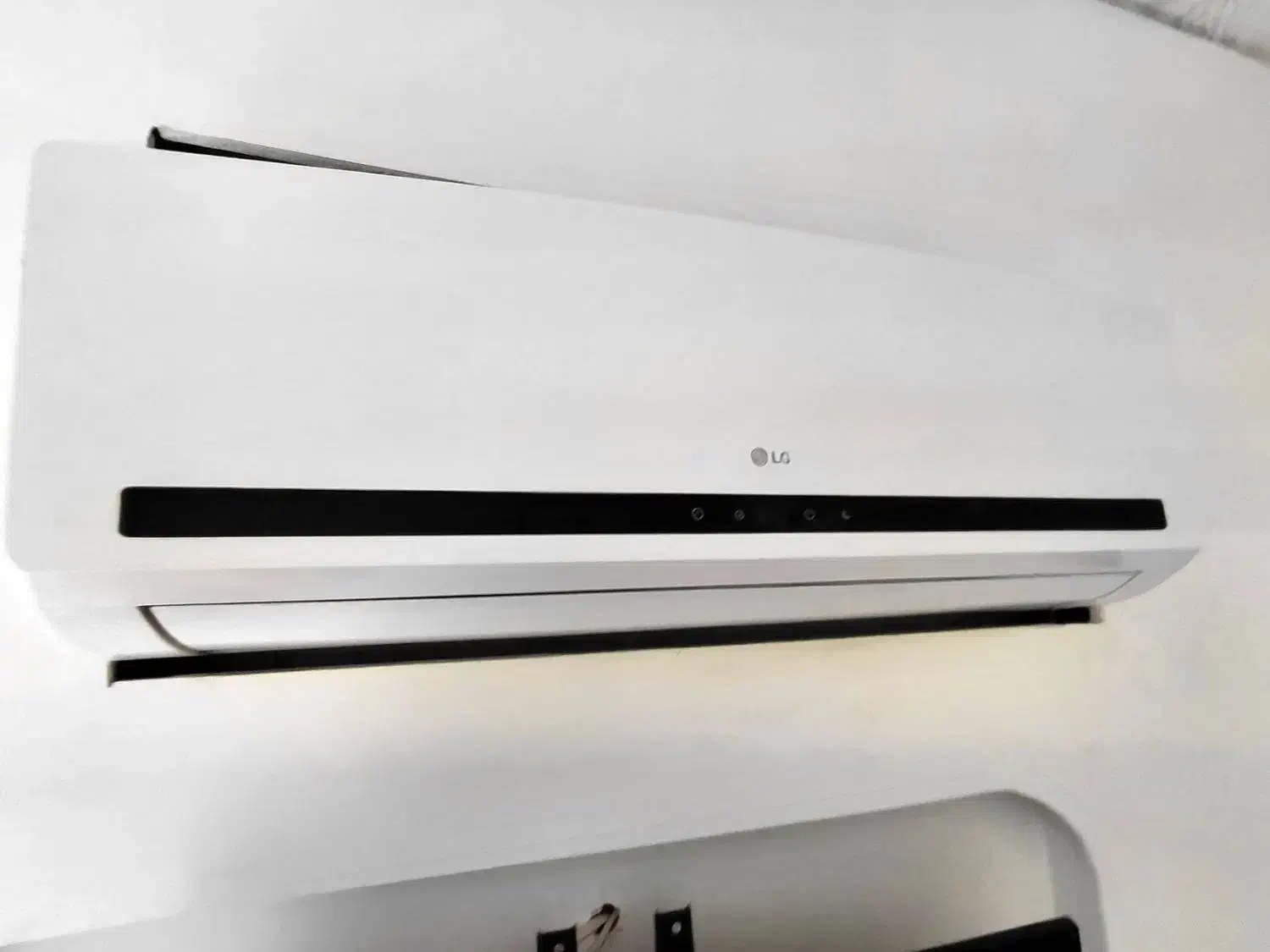 کولر گازی ۱۸۰۰۰ ال جی سرد و گرم در حد نو|کولر گازی و فن‌کوئل|تهران, صادقیه|دیوار