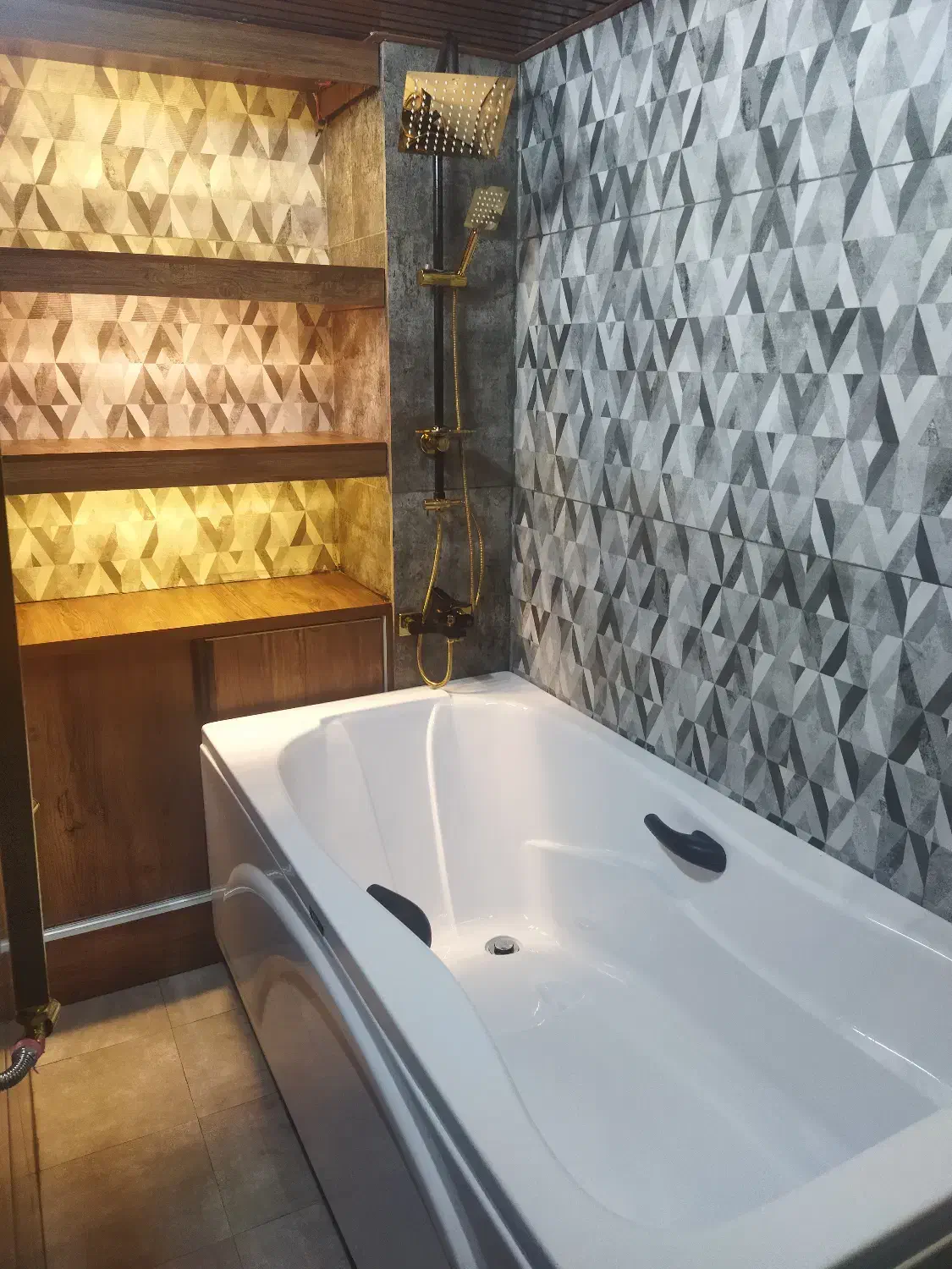 آپارتمان سه خوابه معاوضه با آپارتمان یاملک ارزانتر|فروش آپارتمان|اصفهان, بوستان ناژوان|دیوار