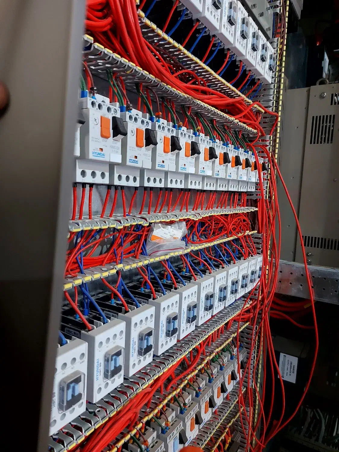 برقکار برق صنعتی تابلو برق برق ساختمان تعمیرات|خدمات پیشه و مهارت|دلیجان, |دیوار